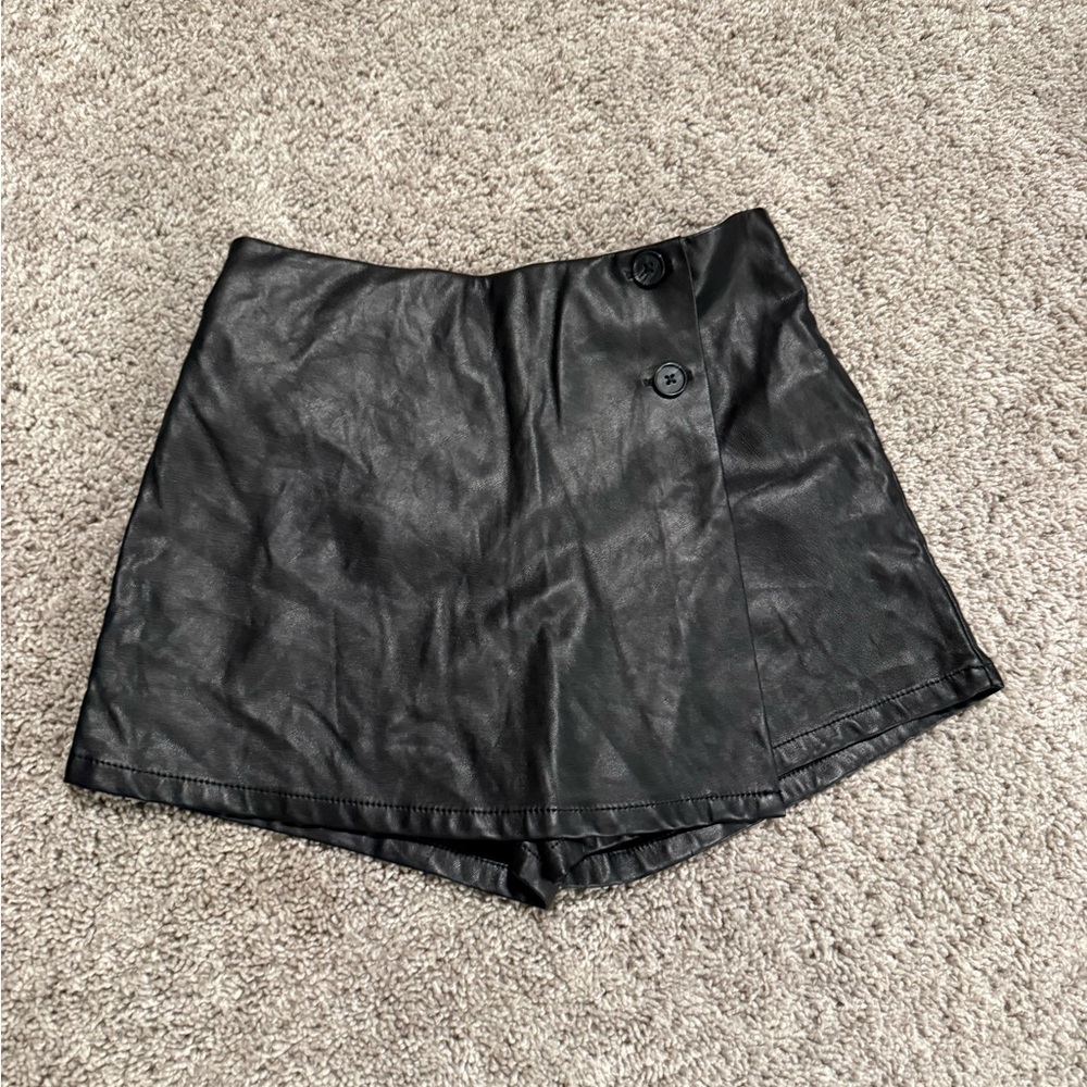 Old Navy Black Women's Faux Leather Skorts